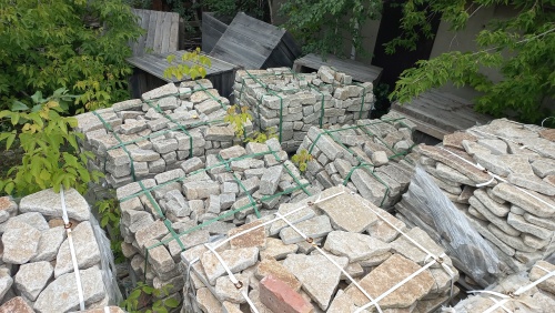 Гранитный плитняк галтованный для мощения купить в Зеленодольске