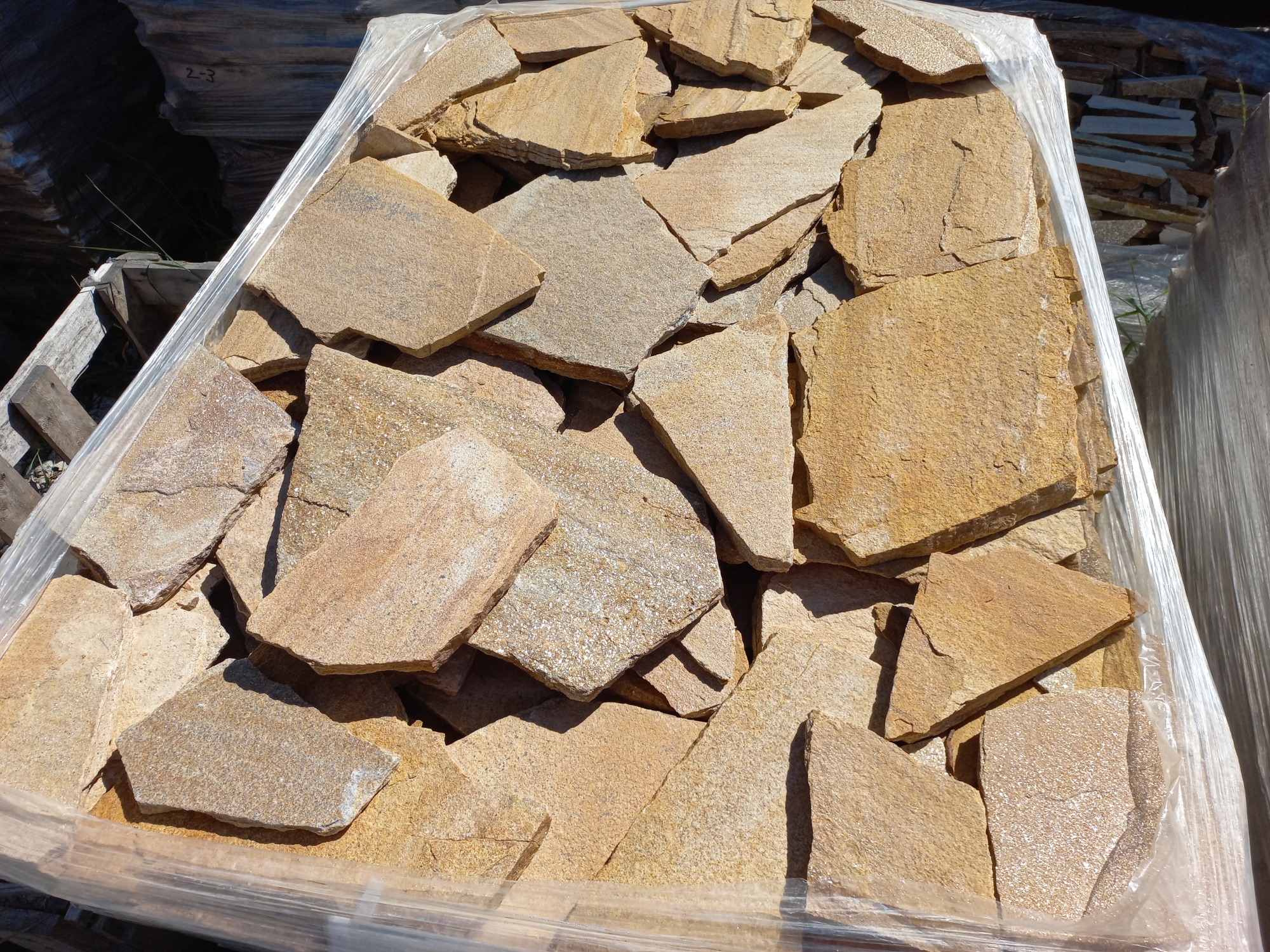 Плитняк златолит жёлтый золотистый для фасада 1,5-3см купить в Зеленодольске