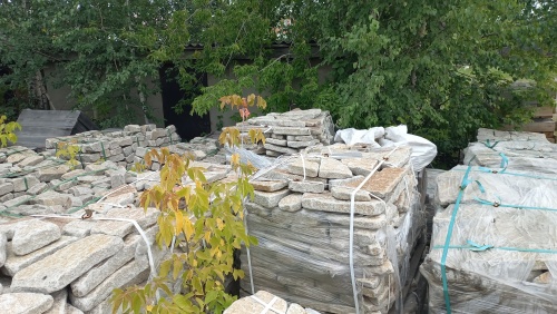 Плитняк галтованный гранитный для ландшафтного дизайна купить в Зеленодольске