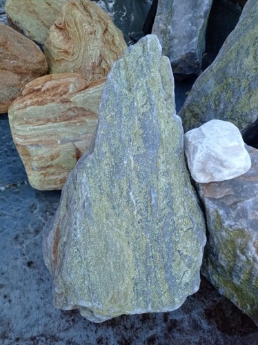 Златолит жёлтый, жёлто-зелёный глыбки и валуны для ланшафтного дизайна купить в Зеленодольске