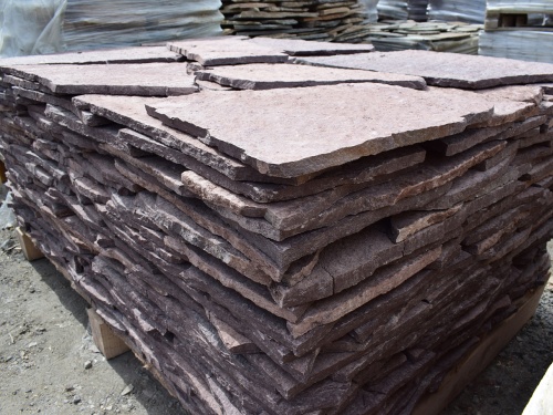 Плитняк лемезит бордовый для облицовки цоколя 20-25 мм  купить в Зеленодольске