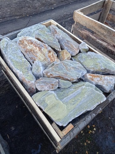 Златолит жёлтый, жёлто-зелёный глыбки и валуны для ланшафтного дизайна купить в Зеленодольске