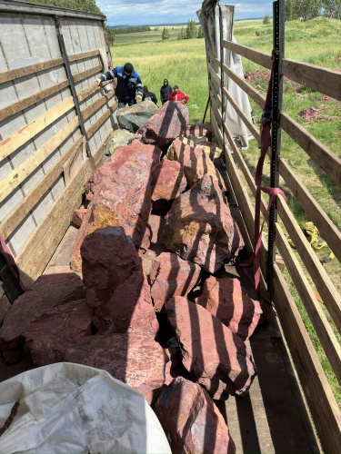 Ландшафтные глыбы красно-фиолетовые 200-1000 килограмм купить в Зеленодольске