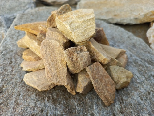 Златолит жёлтый декоративная каменная крошка купить в Зеленодольске