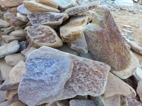 Златолит жёлтый, жёлто-зелёный глыбки и валуны для ланшафтного дизайна купить в Зеленодольске