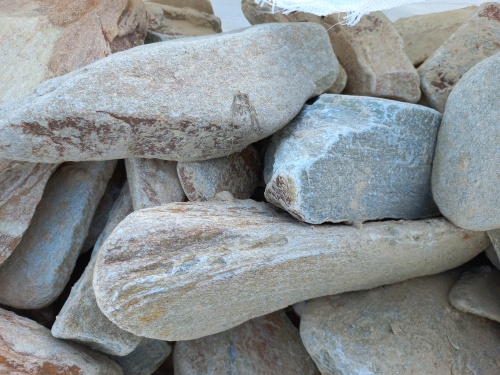 Златолит жёлтый, жёлто-зелёный глыбки и валуны для ланшафтного дизайна купить в Зеленодольске