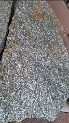 Плитняк златолит серебристый для цоколя, отмостки купить в Зеленодольске