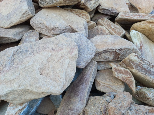 Златолит жёлтый, жёлто-зелёный глыбки и валуны для ланшафтного дизайна купить в Зеленодольске