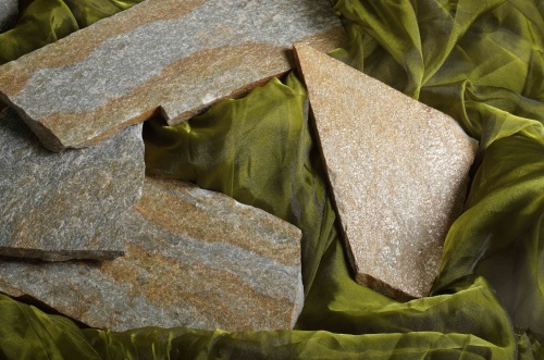 Плитняк златолит Уральский для цоколя, отмостки купить в Зеленодольске