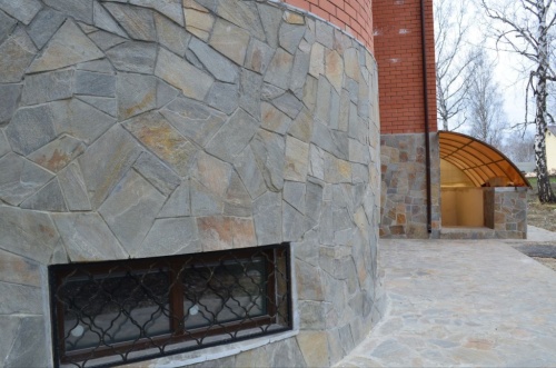 Плитняк златолит Уральский для цоколя, отмостки купить в Зеленодольске